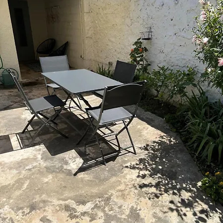 Petite Maison بيت للعطل ناربون